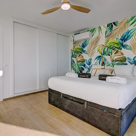 Terrace On The Sea דירה